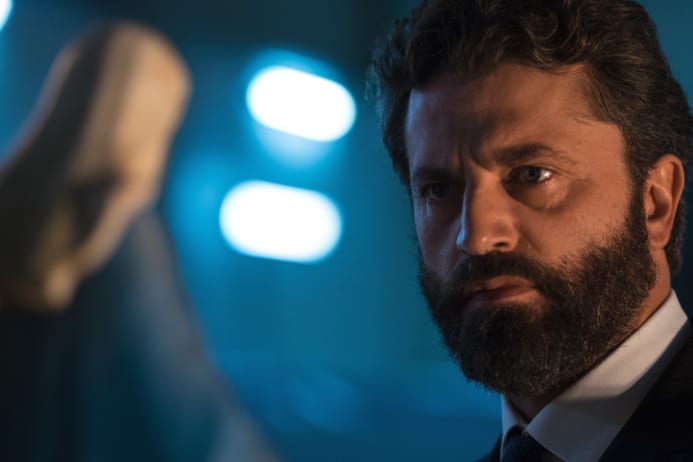 Guido Caprino in una scena de Il Miracolo.