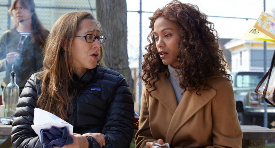 Maya Forbes e Zoe Saldana in una pausa sul set di teneramente folle