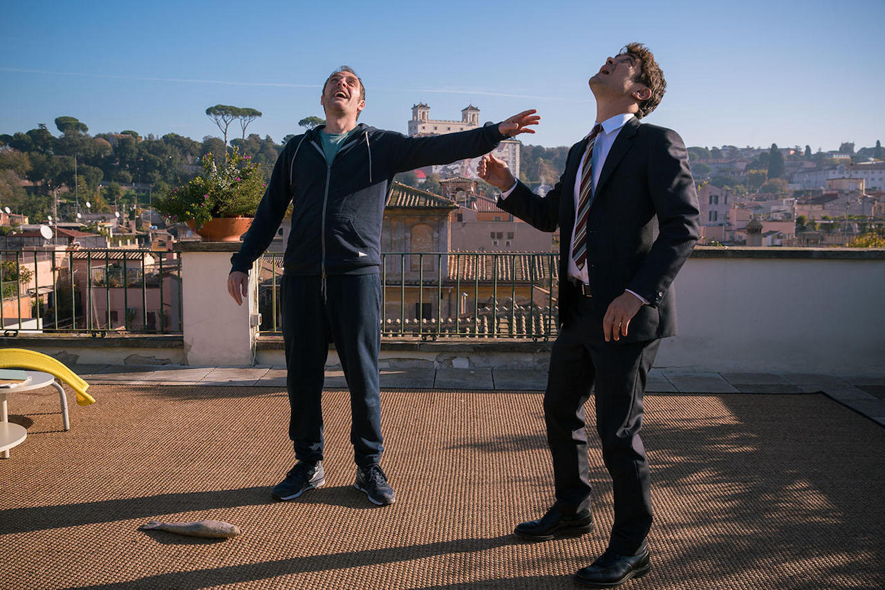 Valerio Mastandrea e Riccardo Scamarcio in una scena di Euforia.