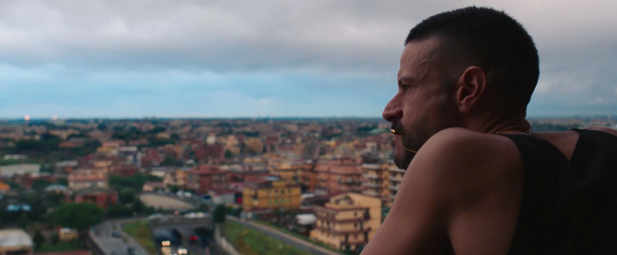 A Tor Bella Monaca non Piove Mai: una scena del film