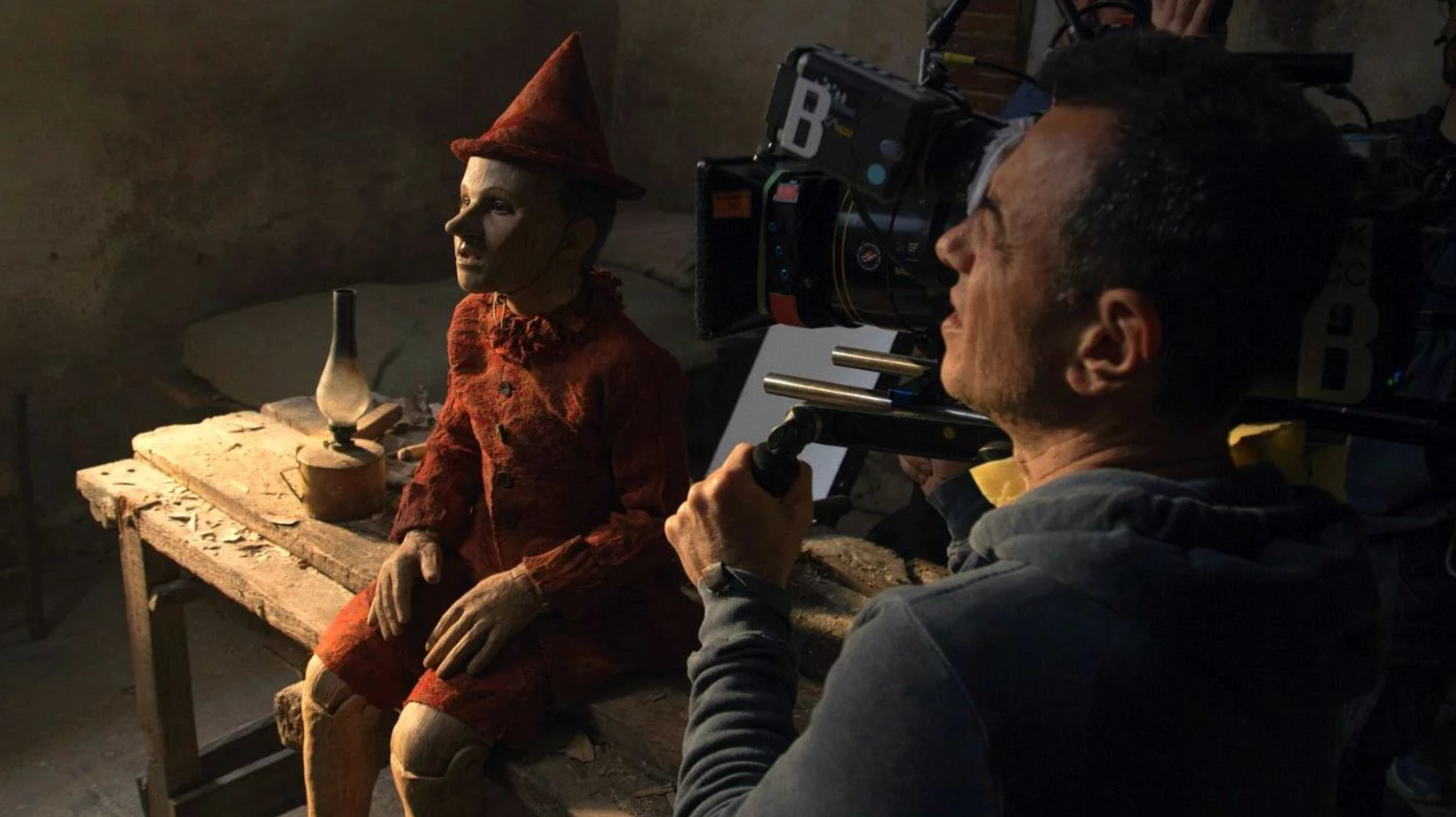 Federico Ielapi e Matteo Garrone sul set di Pinocchio
