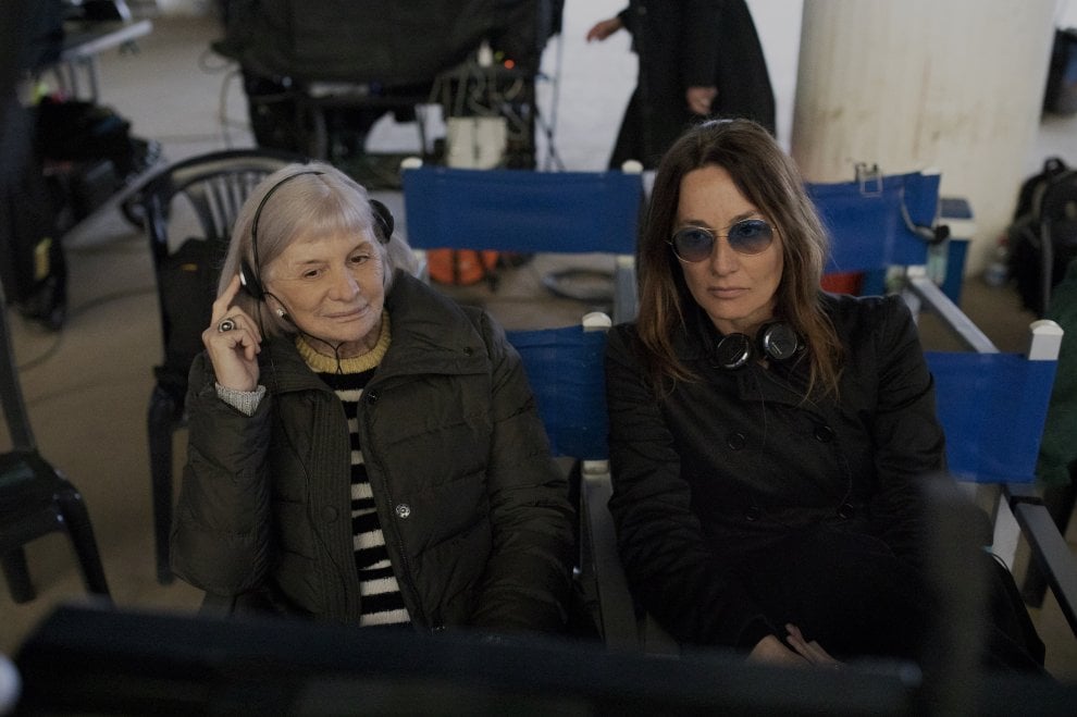 La scrittrice catalana Alicia Giménez-Bartlett e Maria Sole Tognazzi sul set di Petra