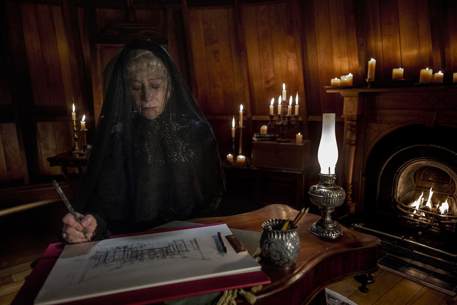 Helen Mirren in una scena de La Vedova Winchester