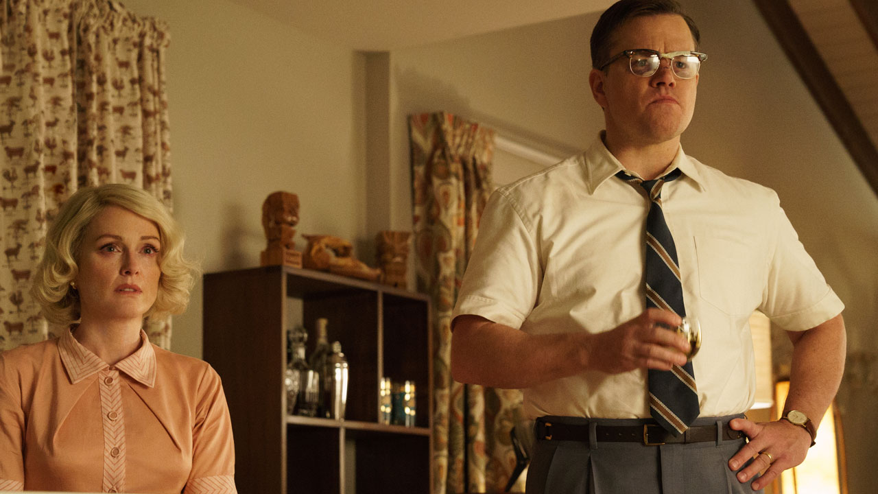 Matt Damon e Julianne Moore in una scena di Suburbicon