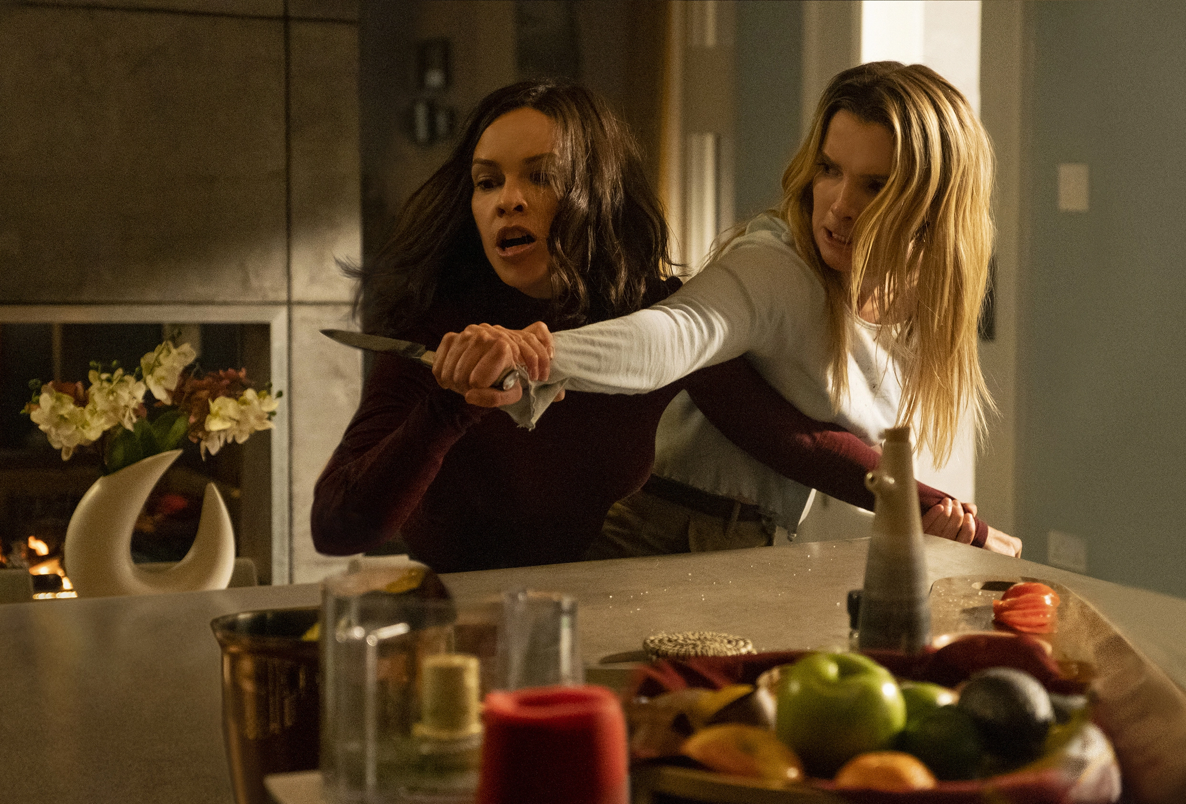Hilary Swank e Betty Gilpin