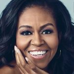 Michelle Obama sulla cover del suo libro Becoming, oggi diventato un documentario su Netflix