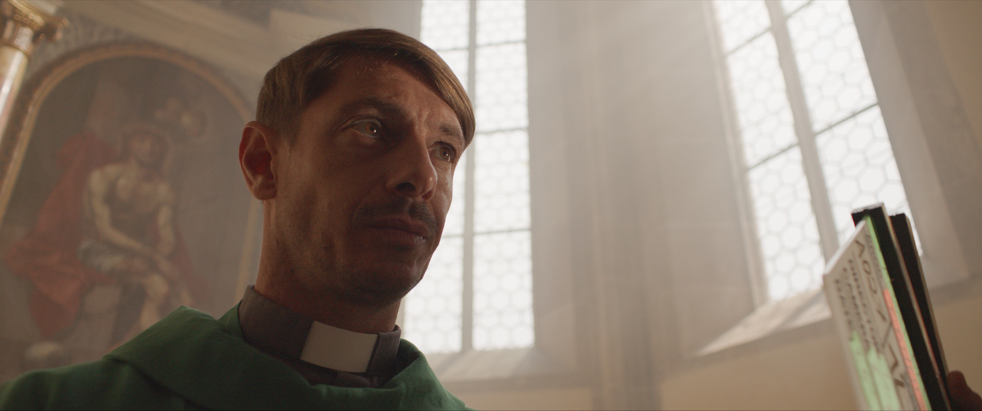 Giorgio Pasotti è Padre Ivan