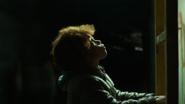 Una scena di Topside