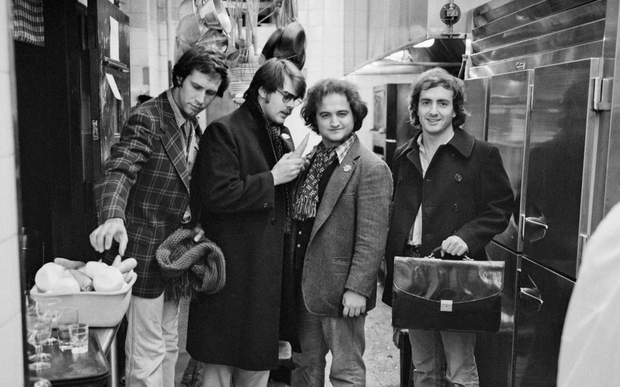 Chevy Chase, Dan Aykroyd, John Belushi e Lorne Michaels ai tempi del SNL