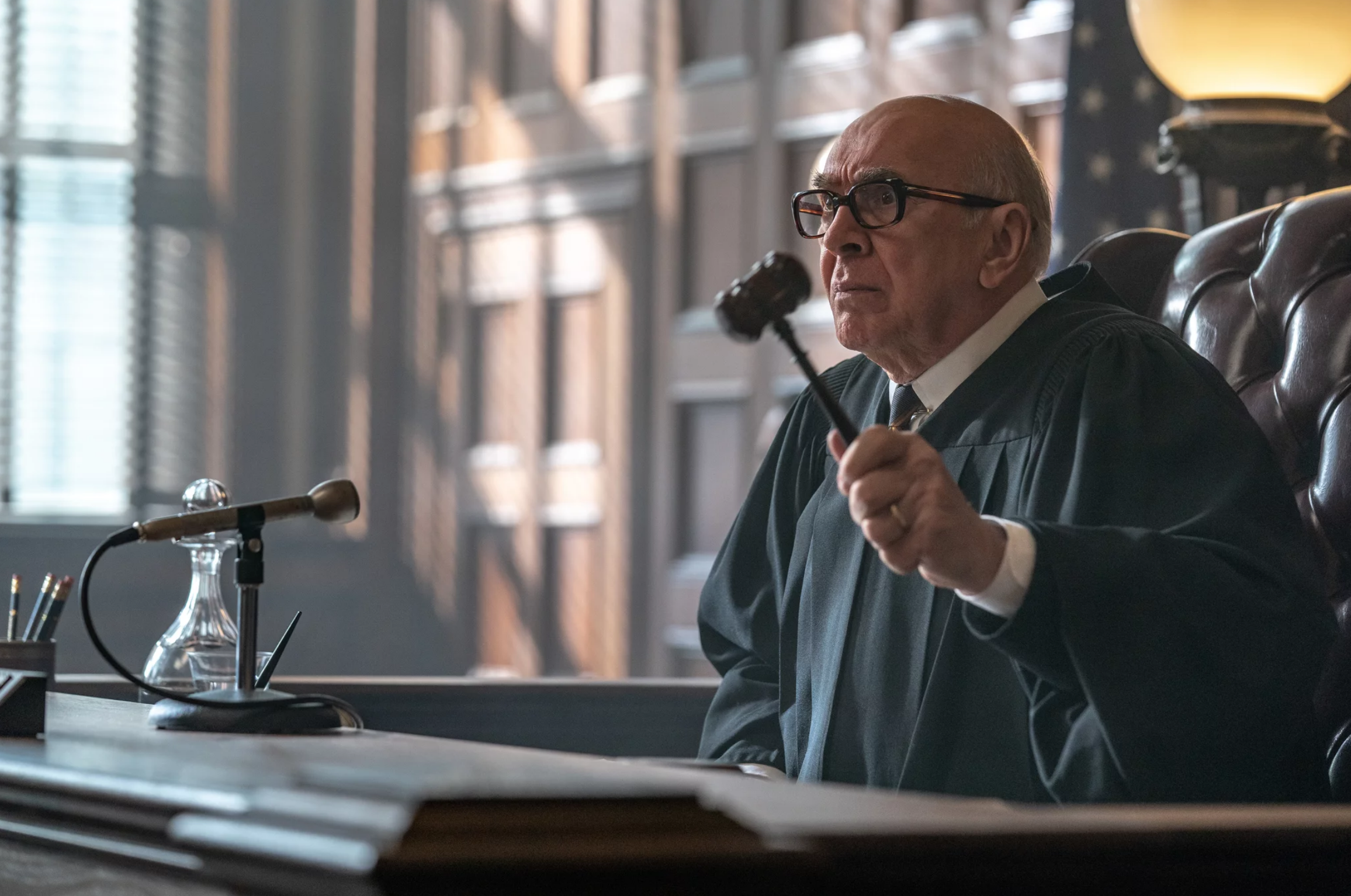 Frank Langella è il giudice Julius Hoffman