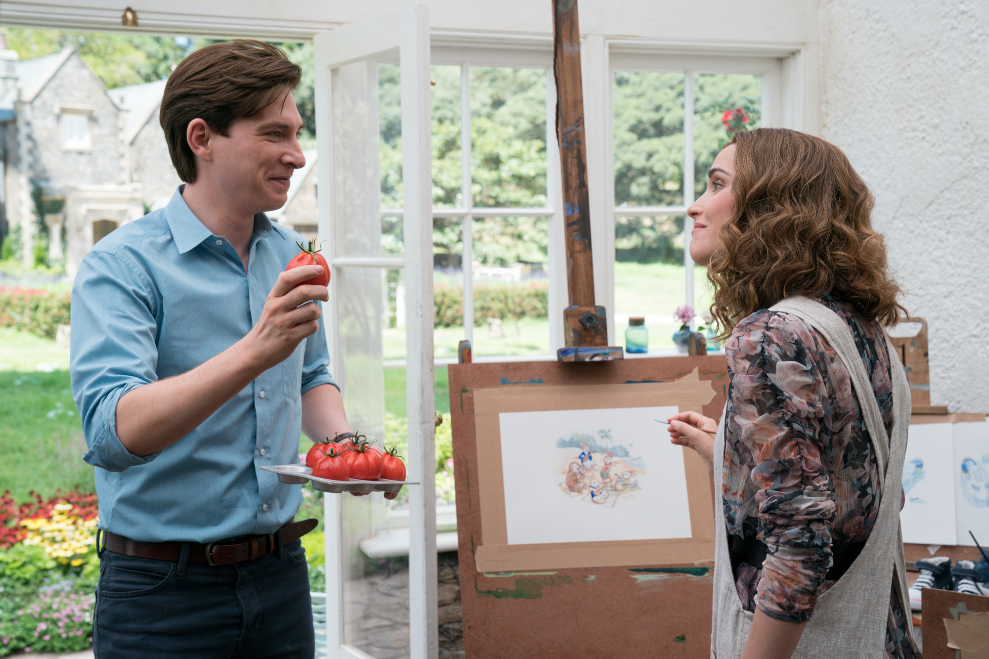 Domhnall Gleeson e Rose Byrne in Peter Rabbit 2