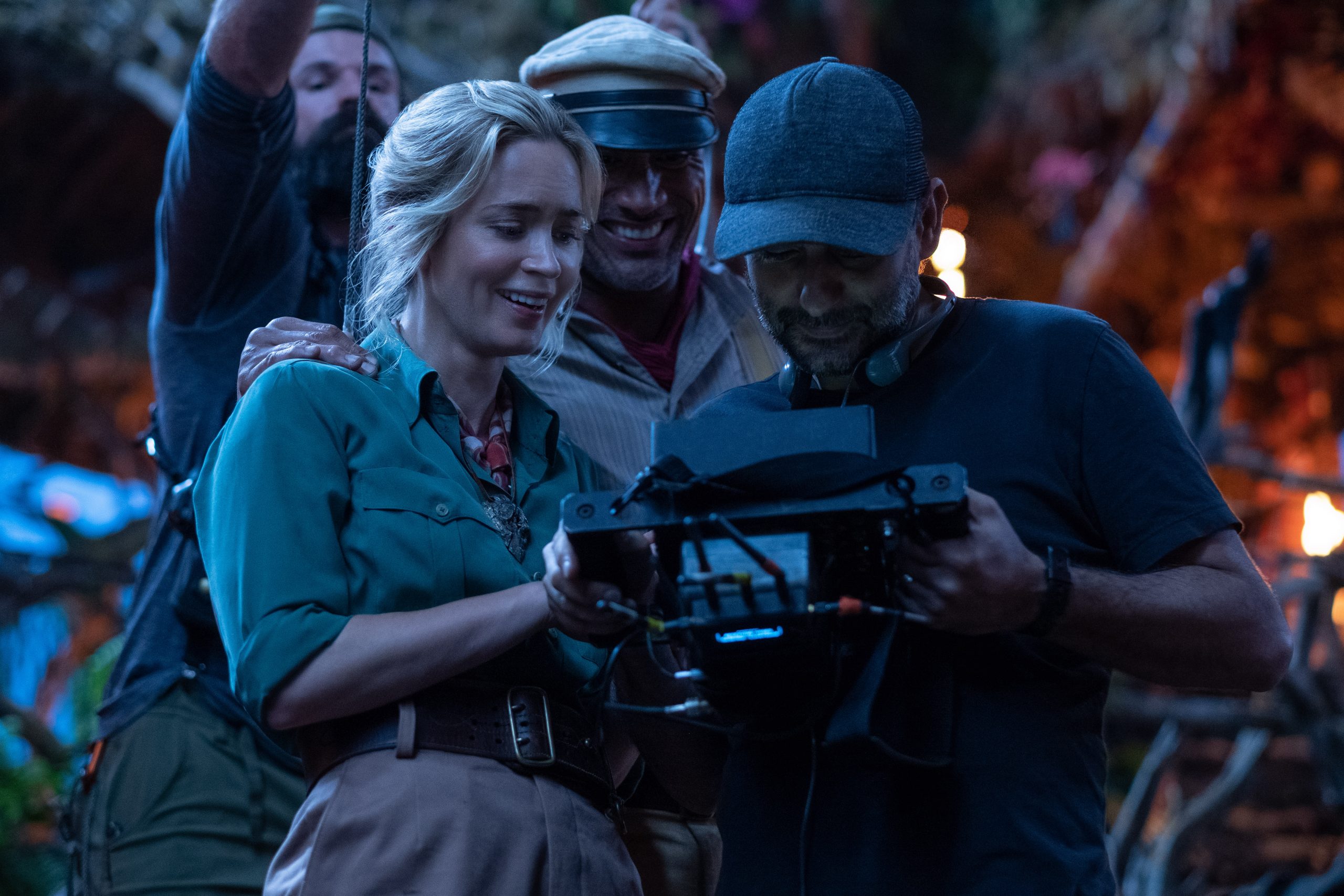Emily Blunt, Dwayne Johnson e Jaume Collet-Serra sul set di Jungle Cruise