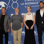 Nicole Holofcener, Matt Damon, Ridley Scott, Jodie Comer e Ben Affleck al photocall di Venezia 78 per The Last Duel