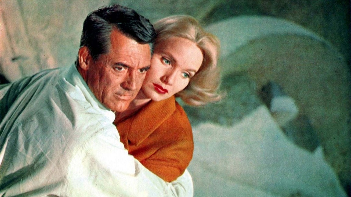 Cary Grant ed Eva Marie Saint in una scena di Intrigo internazionale