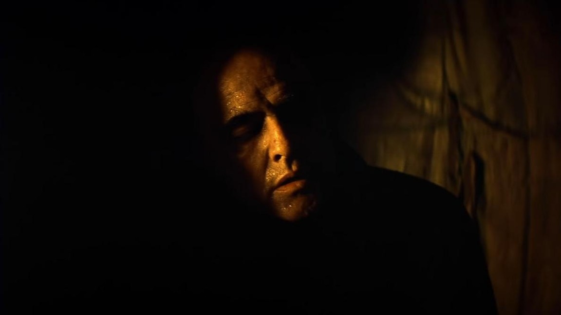 Marlon Brando è il Colonnello Walter Kurtz in una scena di Apocalypse Now