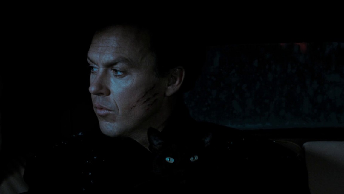 Michael Keaton nei panni di Bruce Wayne in una scena di Batman - Il ritorno