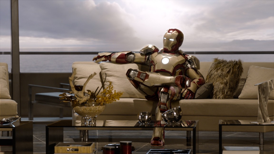 Robert Downey Jr. è Tony Stark/Iron Man in una scena di Iron Man 3