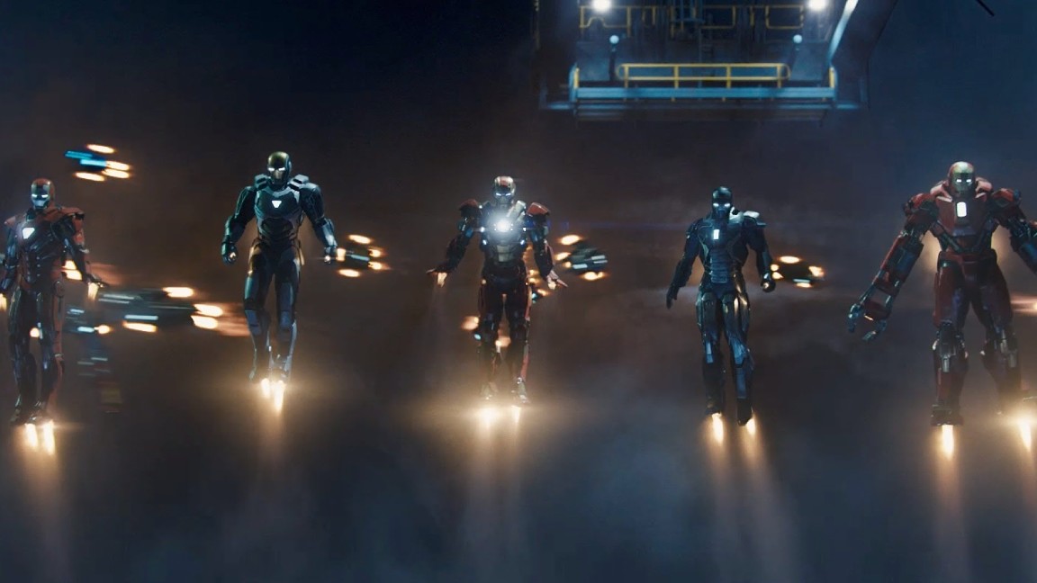 L'armata delle armature di Tony Stark nel climax di Iron Man 3