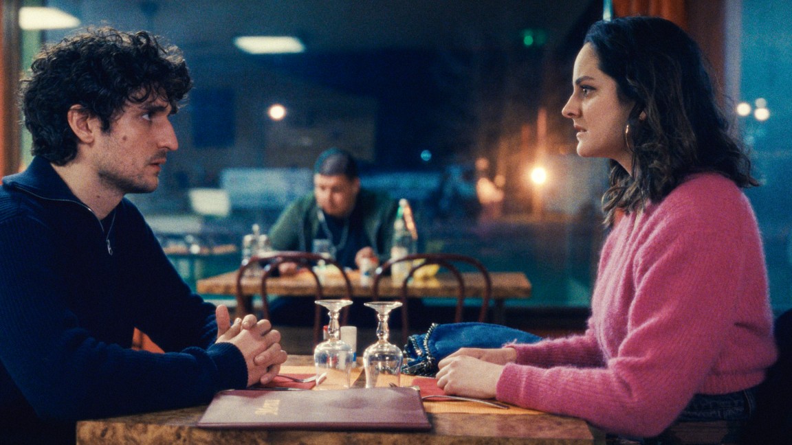 Louis Garrel e Noémie Merlant in una scena de L'innocente