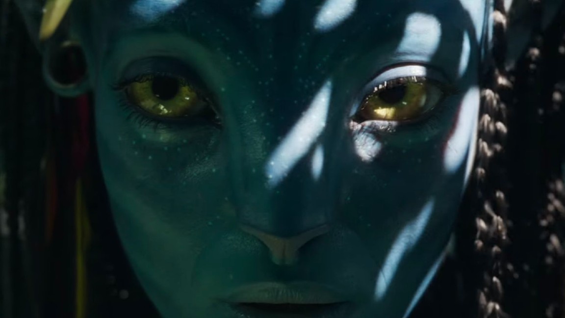 Zoe Saldana è Neytiri in una scena di Avatar - La via dell'acqua