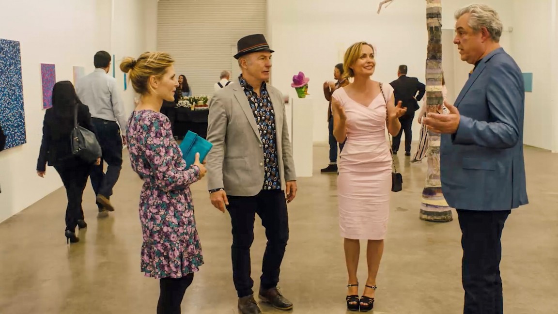 Rosie Fellner, Bob Odenkirk, Radha Mitchell, Danny Huston in una scena di Life Upside Down