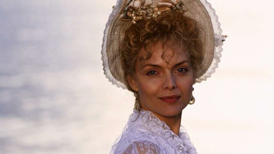 Michelle Pfeiffer è la Contessa Ellen Olenska in una scena de L'età dell'innocenza