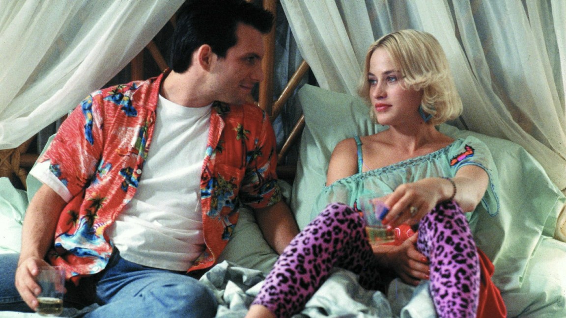 Christian Slater e Patricia Arquette in una scena di Una vita al massimo