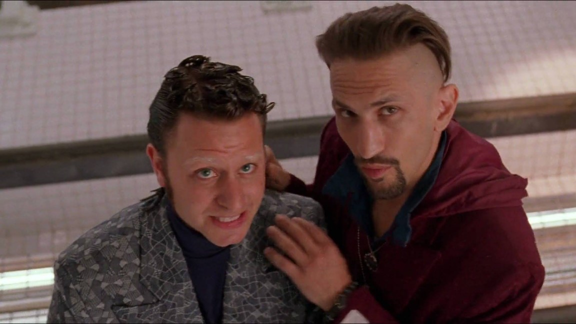 Fisher Stevens e Richard Edson sono Iggy e Spike in una scena di Super Mario Bros.