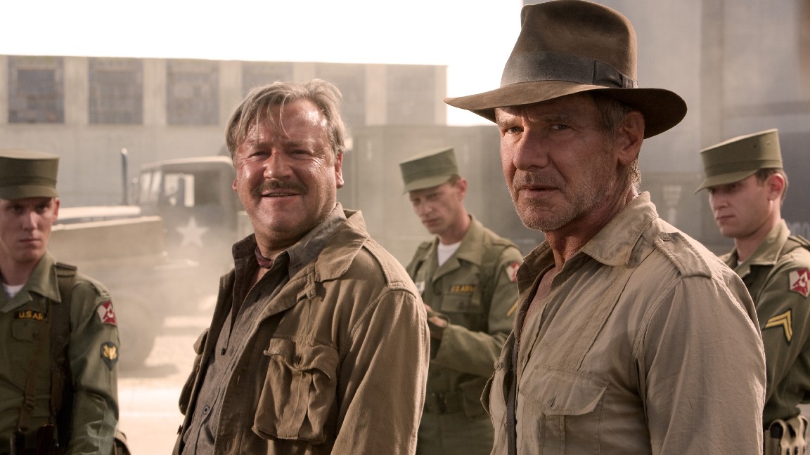 Jim Broadbent è George Mac McHale in una scena di Indiana Jones e il Regno del Teschio di Cristallo