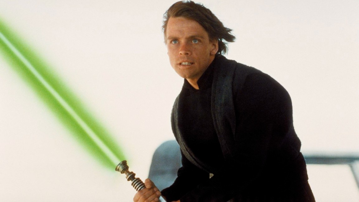 Mark Hamill è di nuovo Luke Skywalker in una scena di Star Wars: Episodio VI - Il Ritorno dello Jedi