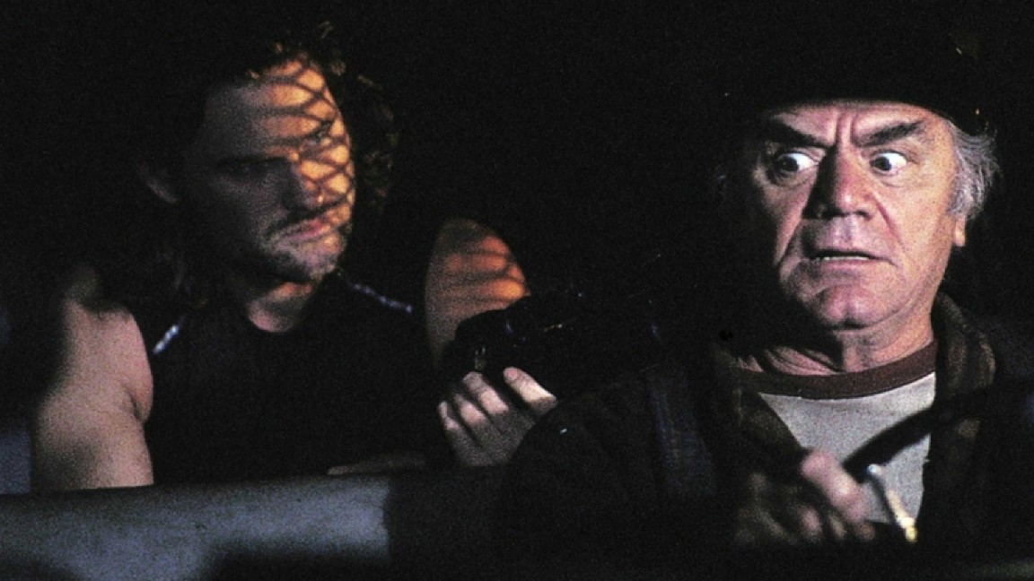 Kurt Russell ed Ernest Borgnine in una scena di 1997: Fuga da New York