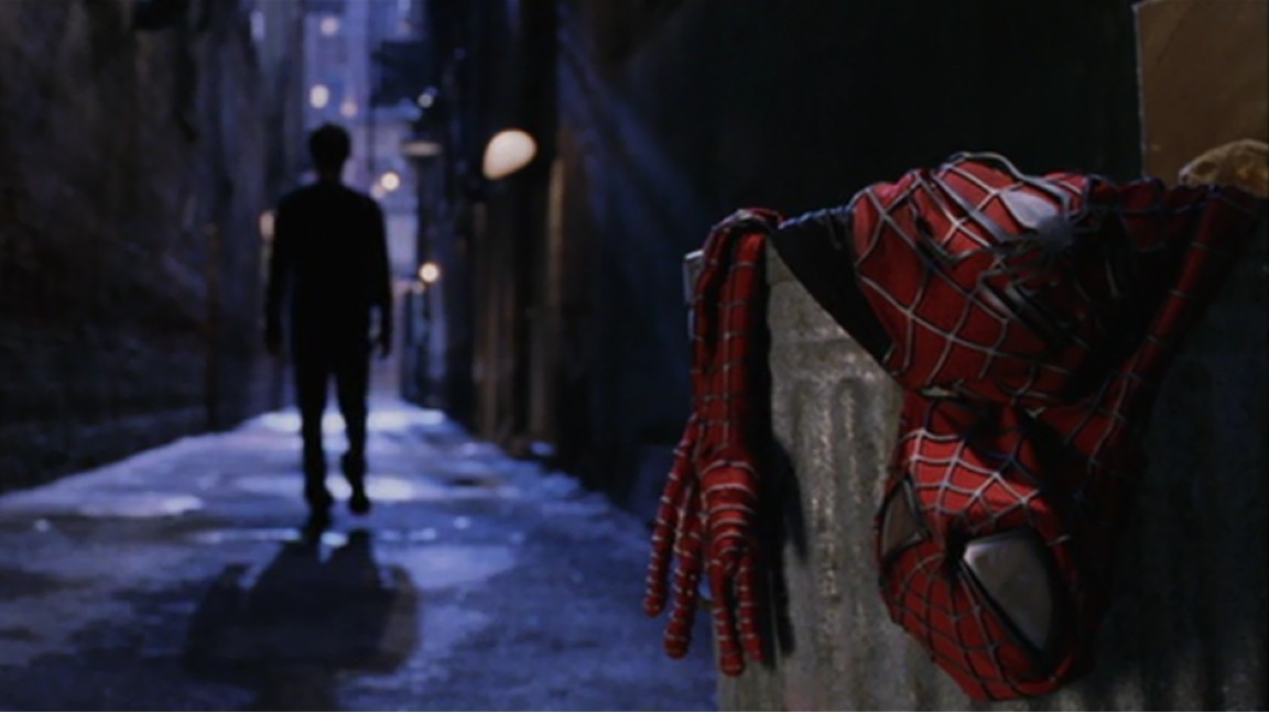 Al centro del racconto di Spider-Man 2 il peso del mantello, un po' come fece Superman II nel 1980