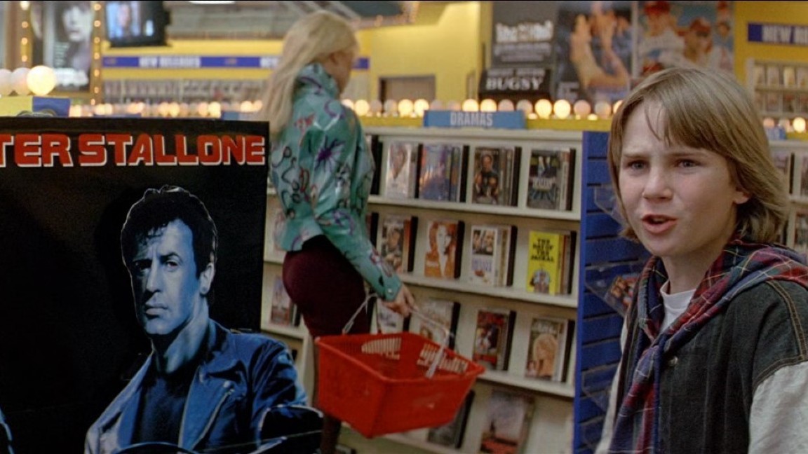 Il cameo esilarante di Sylvester Stallone e Austin O'Brien in una scena di Last Action Hero